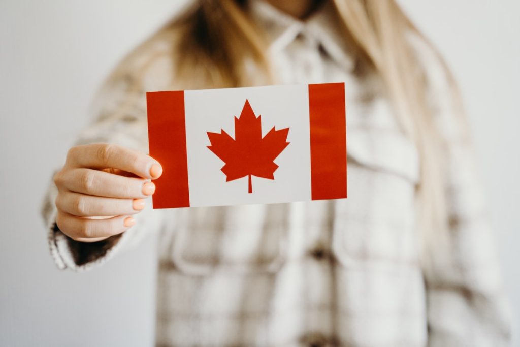 تبدیل اقامت موقت به اقامت دائم کانادا