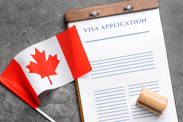 تمکن مالی برای ویزای توریستی کانادا