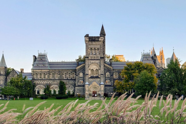 شرایط پذیرش در دانشگاه تورنتو کانادا چیست؟